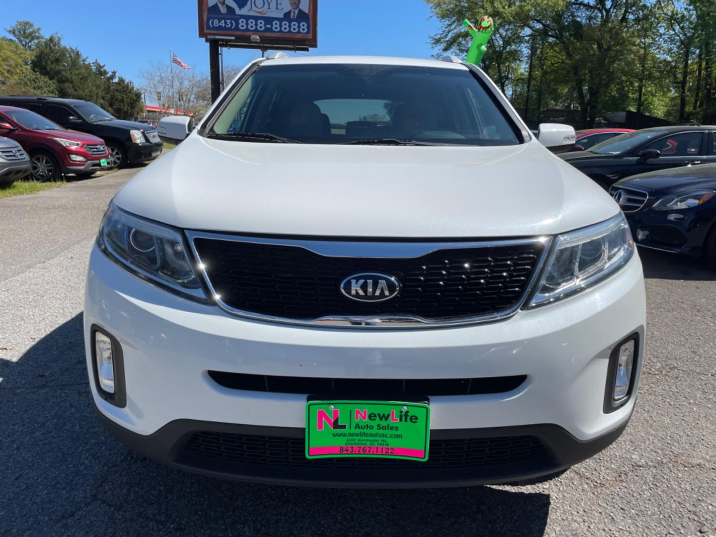 2015 WHITE KIA SORENTO LX (5XYKTCA63FG) with an 2.4L engine, Automatic transmission, located at 5103 Dorchester Rd., Charleston, SC, 29418-5607, (843) 767-1122, 36.245171, -115.228050 - Photo#1